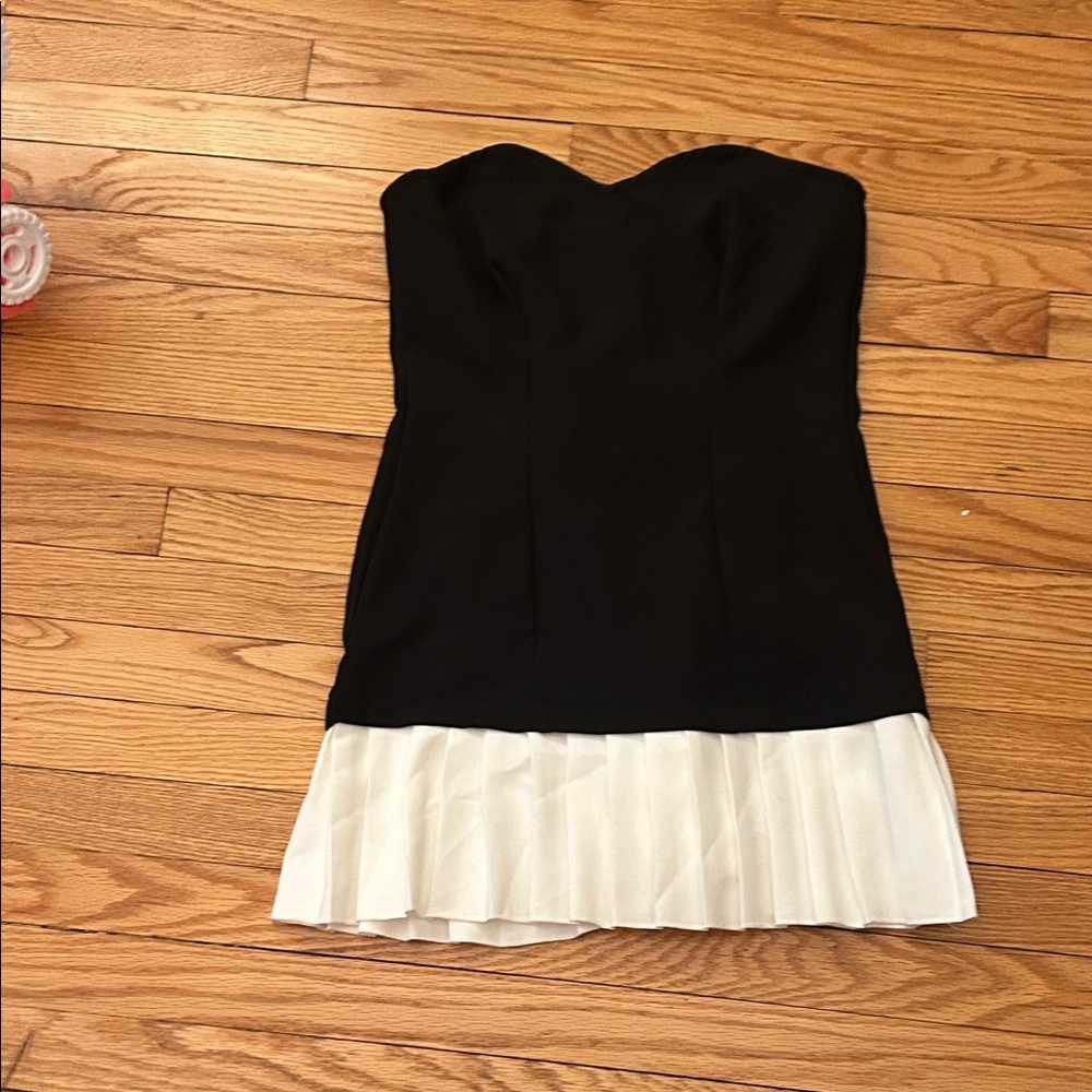 Elegant Strapless Black and White Dress - Picture 1 of 3
